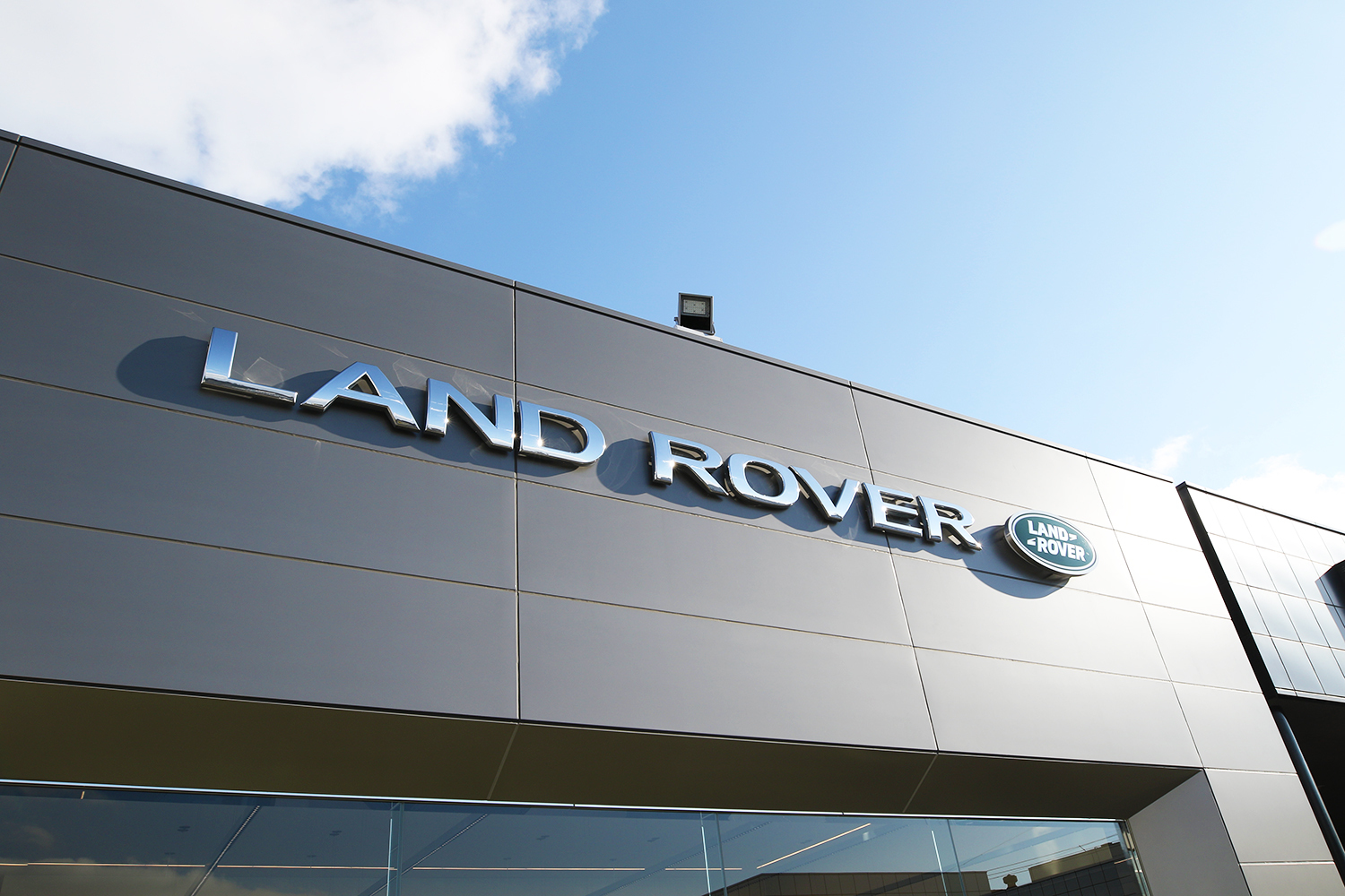 LAND_ROVER1.jpg