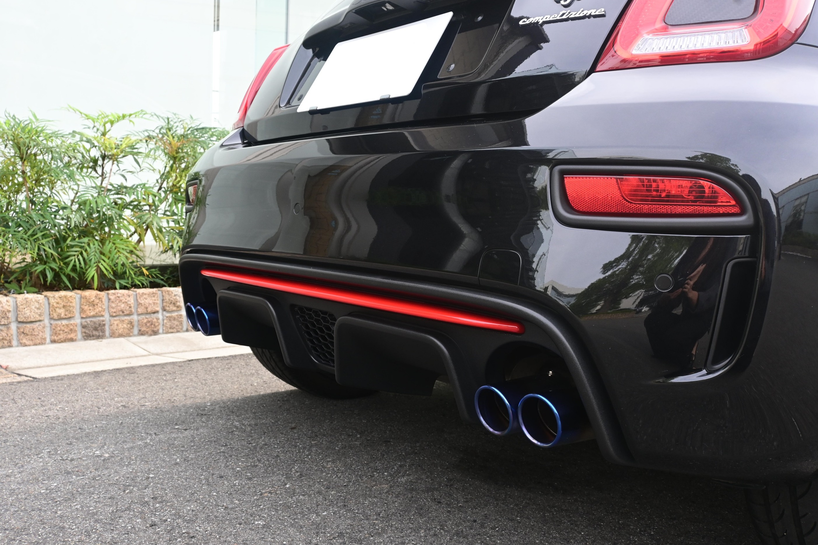ABARTH595 リヤ修正後.png