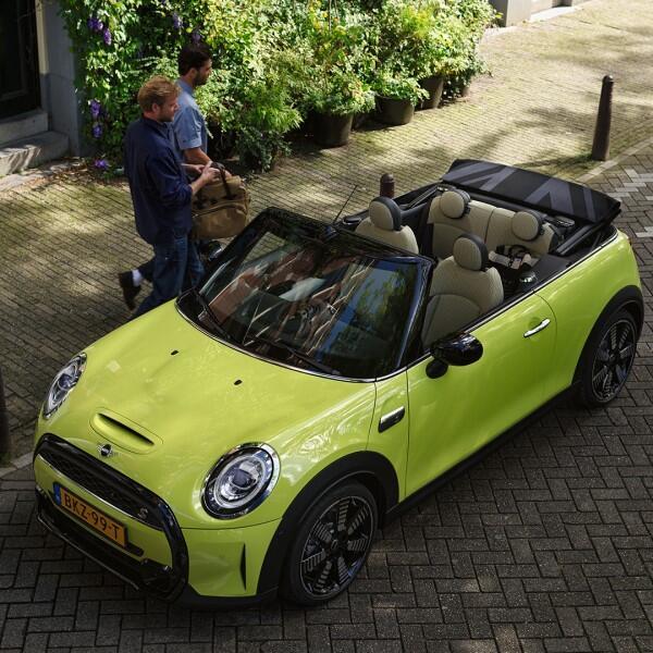 MINI_Convertible_LCI2_SNS_1080x1080_14.jpg